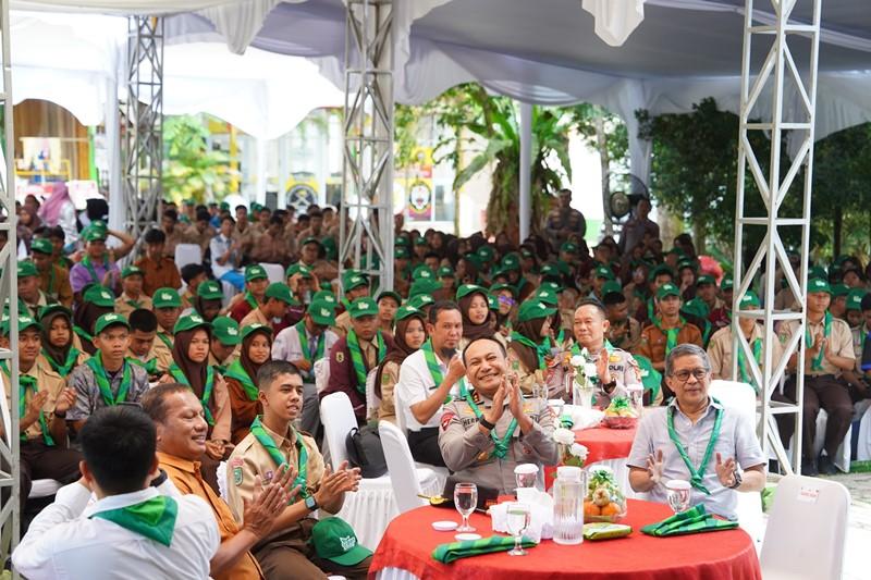 Kapolda-Riau-Irjen-Pol-Herry-Setyawan-ratusan-siswa-se-Riau-mengikuti-kegiatan-workshop.jpg