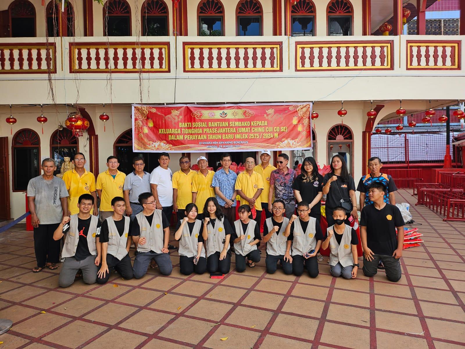 Panitia Bersama Baksos Imlek 2575 di Riau, Santuni Ratusan Warga Kurang Mampu - Kapolresta-Pekanbaru-Kombes-Pol-Jeki-Rahmat-Mustika-SIK-bersama-Ketua-Ketua-Organisasi.jpg