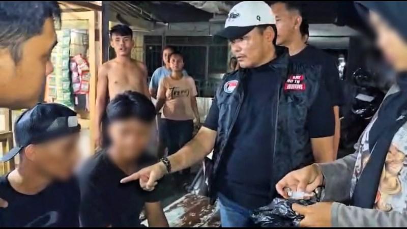 Polisi di Pekanbaru Sisir 3 Daerah Rawan Narkoba Sekaligus Dalam Semalam, 4 Orang Diamankan - Tribunpekanbaru.com