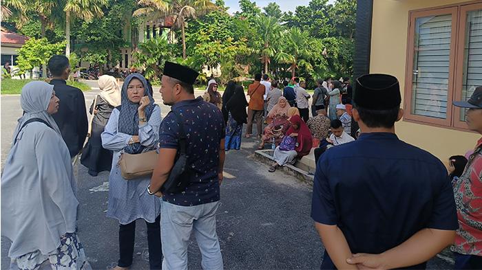 BREAKING NEWS: Keluarga Sambut Kedatangan Jemaah Haji Asal Riau di Pekanbaru