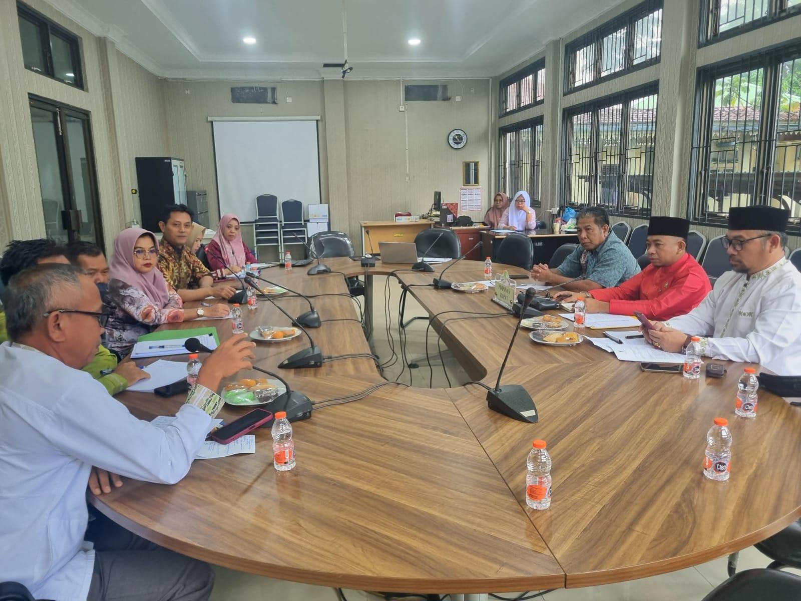 Setelah Rapat Bersama DPRD Inhu, Senin Depan Disdik Panggil Korwil dan Kepsek - Tribunpekanbaru.com