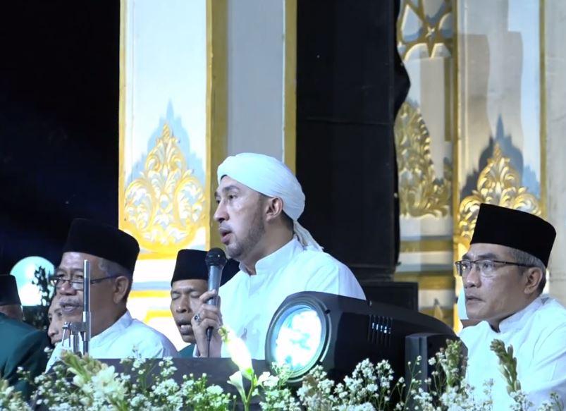 Lirik-Sholawat-Lontong-Tahu-Lontong-Sate-Viral-Media-Sosial-Ciptaan-Ustaz-Bidin.jpg
