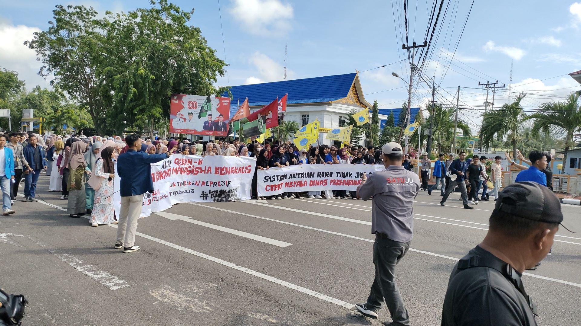 Mahasiswa Gelar Aksi Depan Kantor DPRD Bengkalis, Ini 8 Tuntutan Akan Disampaikan
