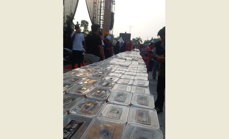 Makan Mie Sagu Terbanyak se Indonesia di Riau Pecahkan Rekor MURI, Begini Respon Gubri Syamsuar