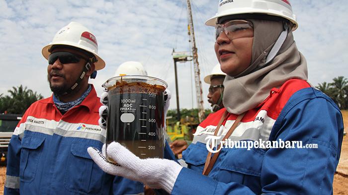 Minyak-bumi-dari-sumur-minyak-tua-PHR-di-Lapangan-Minas.jpg