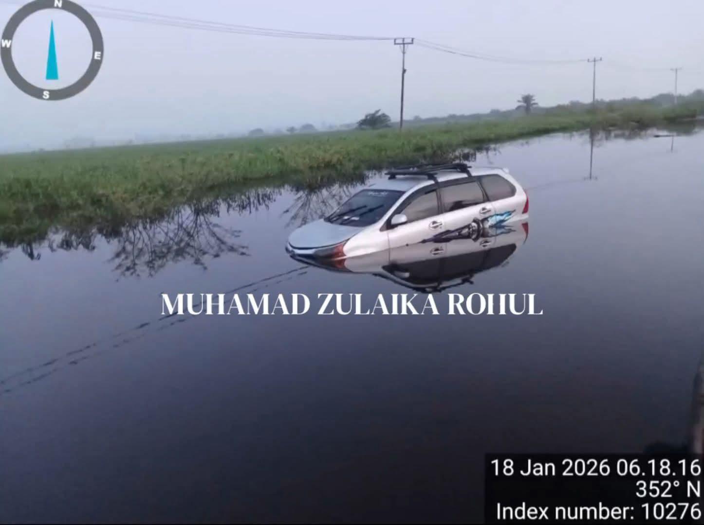 Mobil-nyaris-tenggelam-di-rohul.jpg