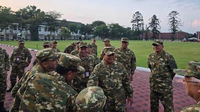 Momen-Presiden-Prabowo-Subianto-saat-penggemblengan-Menteri-di-Akmil-Magelang.jpg