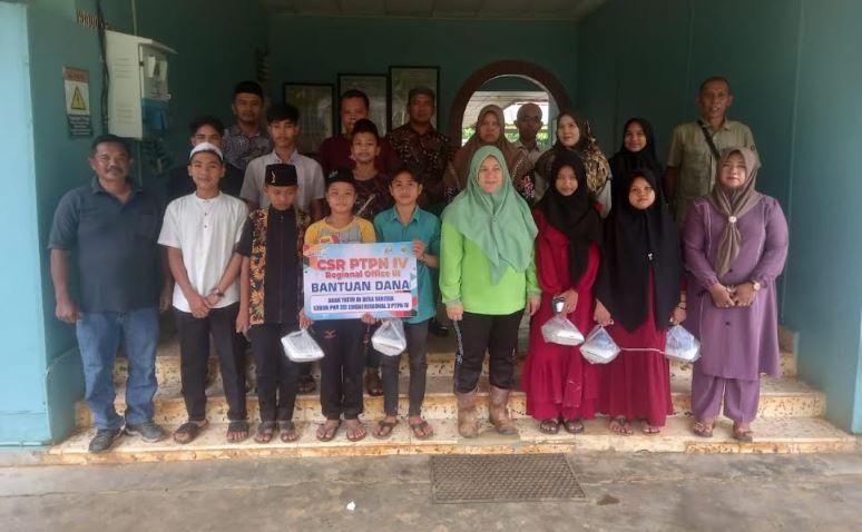 PTPN IV PalmCo Regional 3 Santuni Ratusan Anak Yatim Provinsi Riau
