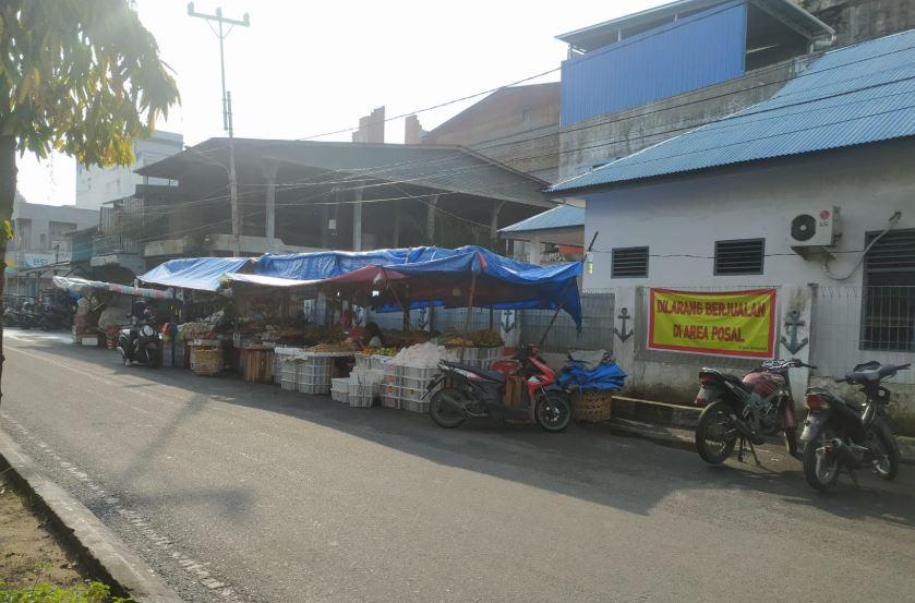 Pedagang-buah-di-Jalan-Sumatera-Bagansiapiapi.jpg