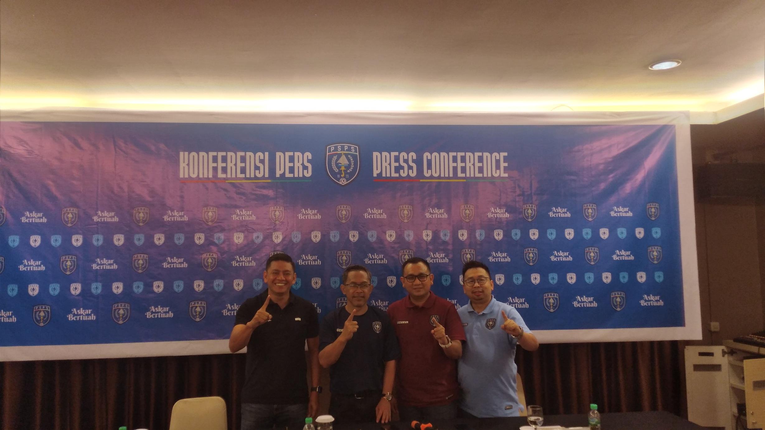 Pelatih-Aji-Santoso-Mulai-Seleksi-Pemain-Lokal-Riau-untuk-PSPS-Pekanbaru.jpg