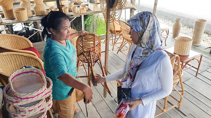 Sinergi Holding Ultra Mikro Bawa Usaha Rotan di Pekanbaru Naik Kelas