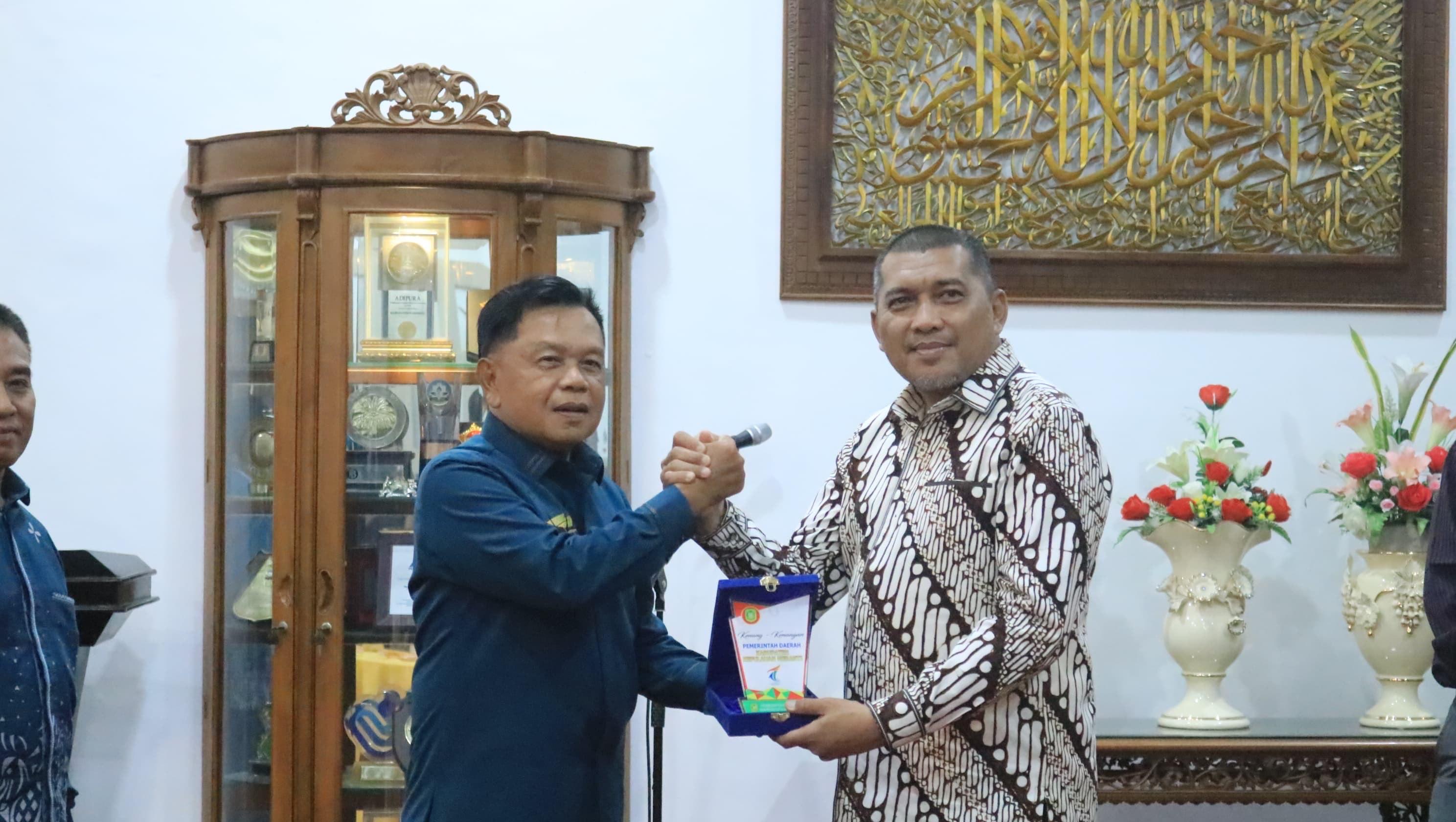 Penandatangan-MoU-Bupati-Kepulauan-Meranti-dengan-kabupaten-karimun-kepri.jpg