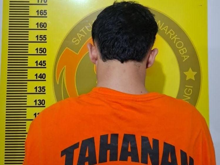 Digerebek di Penginapan, Pengedar Ekstasi di Kuansing Tak Berkutik dan Ungkap Pemasok ke Polis - Tribunpekanbaru.com