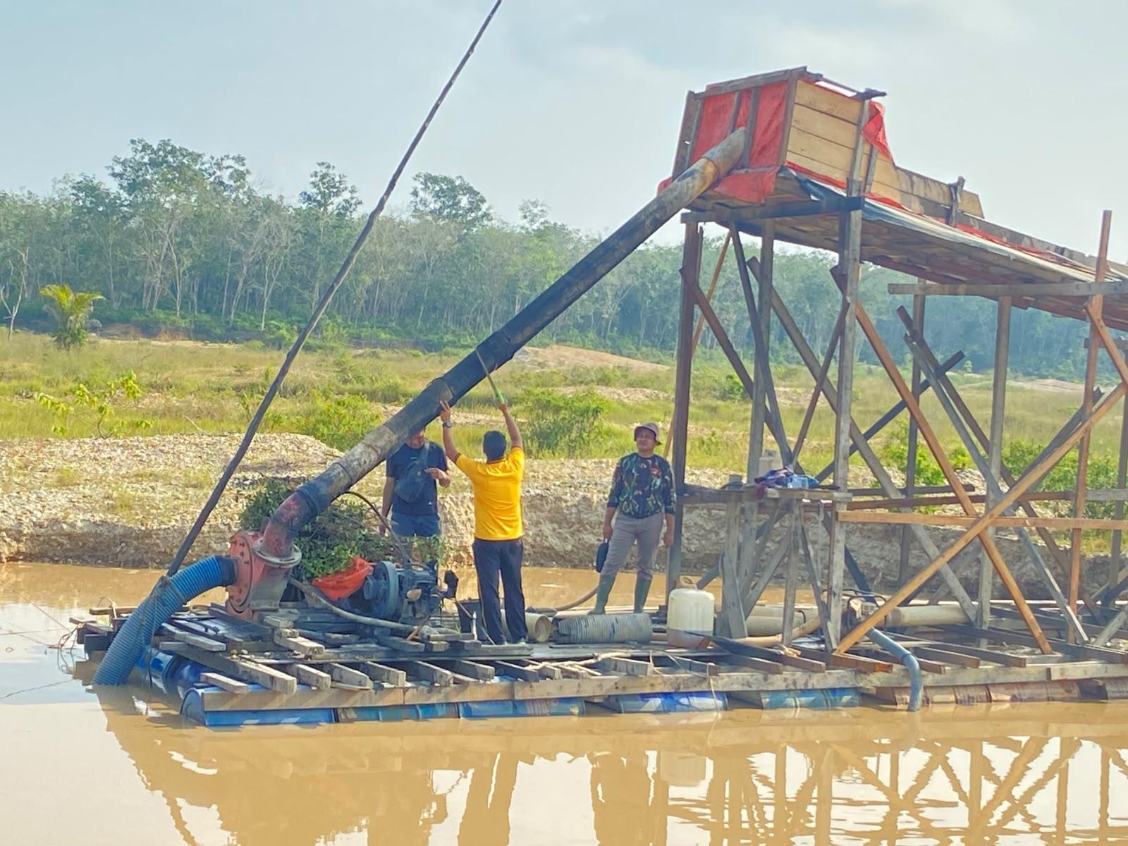 Dua Kantung PETI di Kuansing Digerebek, 9 Rakit Dimusnahkan - Tribunpekanbaru.com