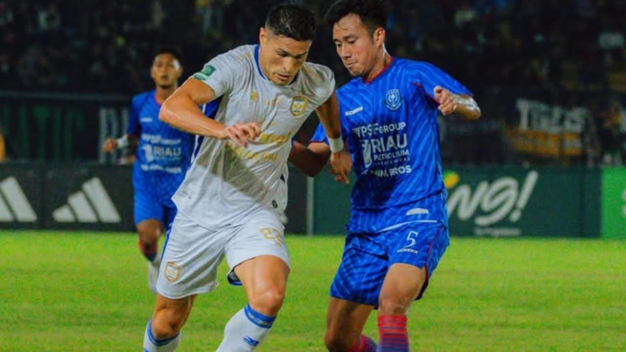 Pertandingan_PSPS_Pekanbaru_vs_Adhyaksa_FC_di_Stadion_Kaharuddin_Nasution.jpg