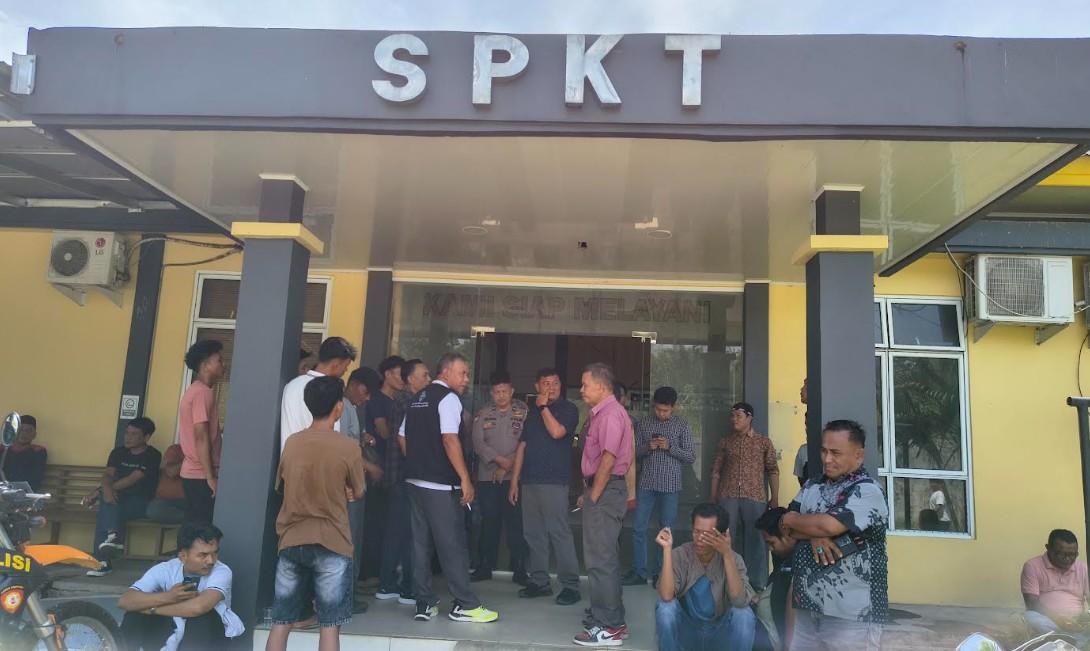 Puluhan-warga-Desa-Suka-Maju-datangi-Mapolres-Rohul.jpg