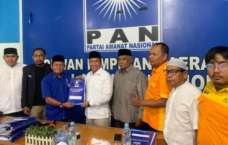 Pilwako Pekanbaru 2024: Rahmansyah Datangi Rumah PAN, Kembalikan Formulir Balon Walikota Pekanbaru