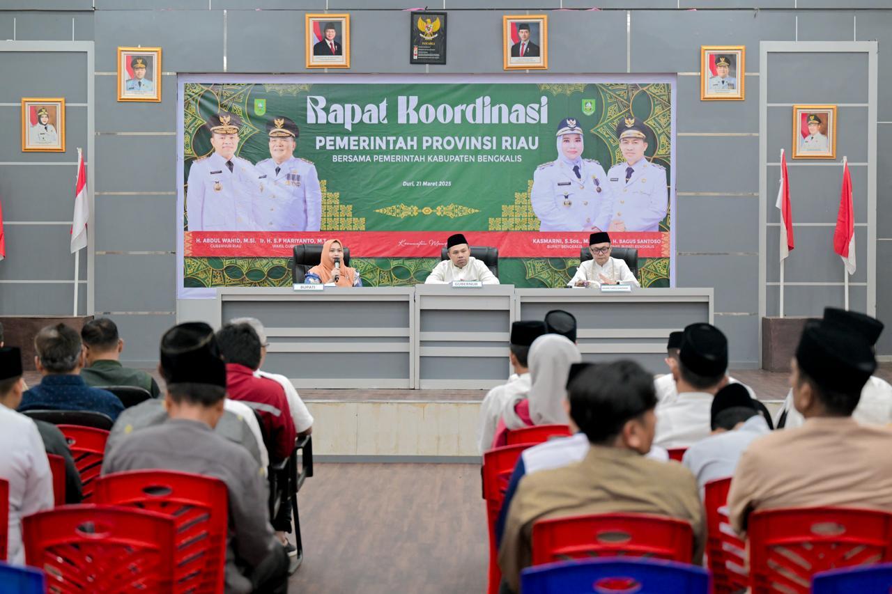 Rapat_Bersama_Gubernur_Riau_Kasmarni_Sampaikan_Isu_Strategis_1.jpg