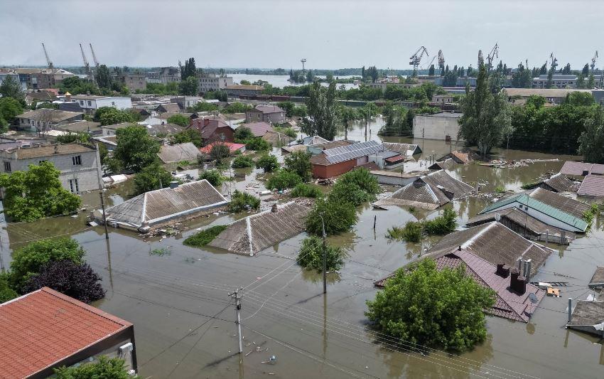 Ribuan-rumah-di-Ukraina-terendam-banjir-usai-bendungan-raksasa-terendam-banjir.jpg