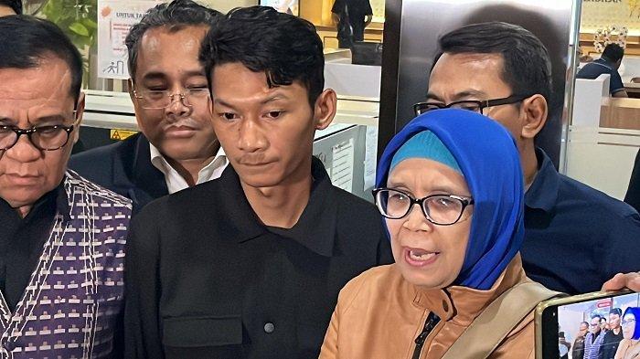 Saka-Tatal-selesai-diperiksa-penyidik-Bareskrim-Polri.jpg