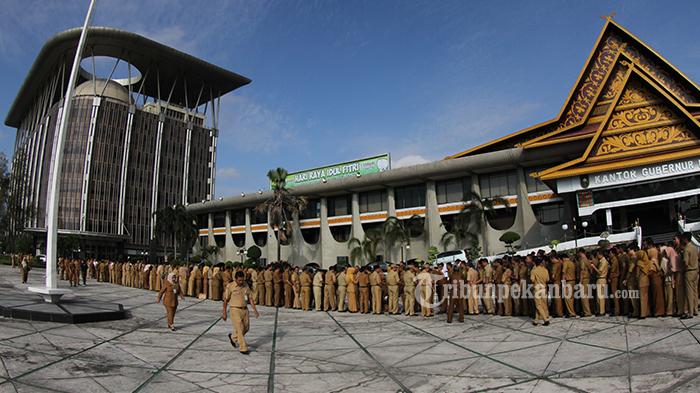 Ustadz Noki Syafriadi Jadi Khatib Sholat Idul Adha di Halaman Kantor Gubernur Riau