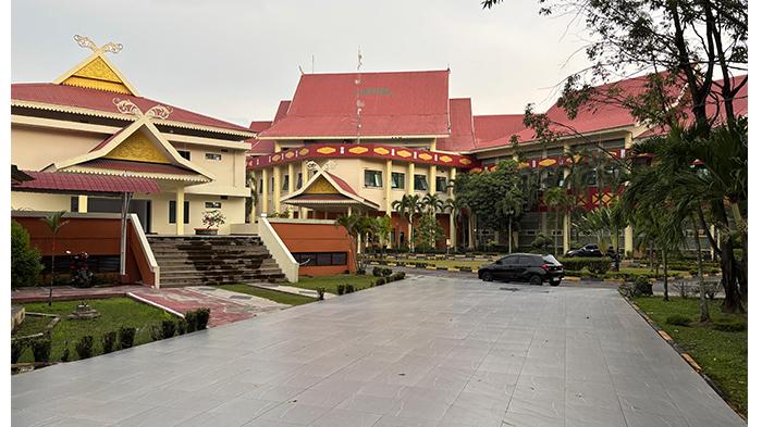 Suasana-Gedung-DPRD-Riau-tampak-sepi.jpg