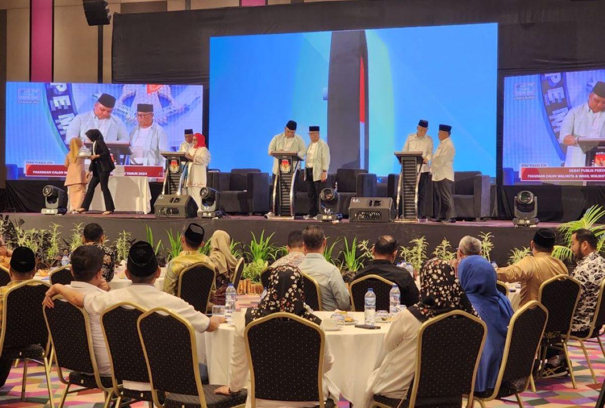 Suasana-saat-pelaksanaan-debat-publik-kontestan-Pilwako-Dumai-2024.jpg