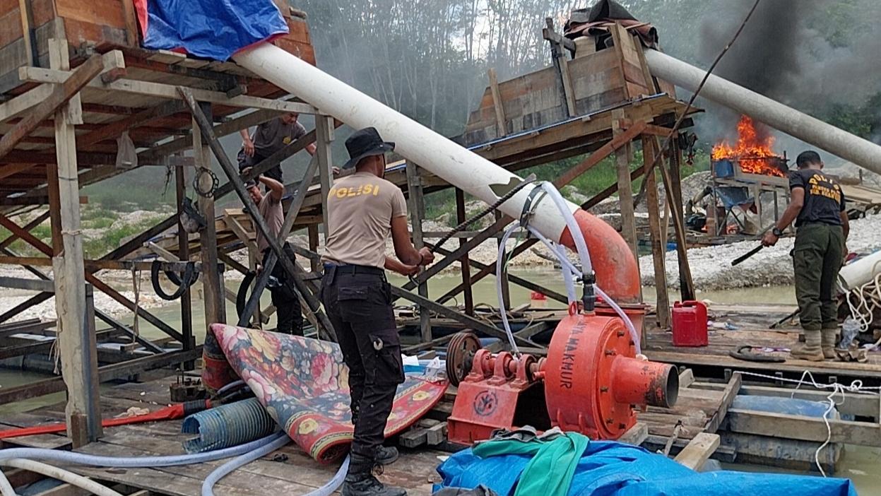 Tim-gabungan-kembali-musnahkan-rakit-PETI-di-kebun-Pemda-Kuansing.jpg