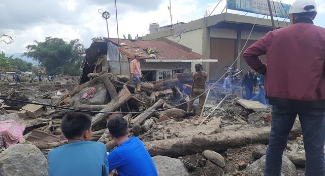 Update-korban-banjir-bandang-Sumbar-sudah-capai-67-orang.jpg