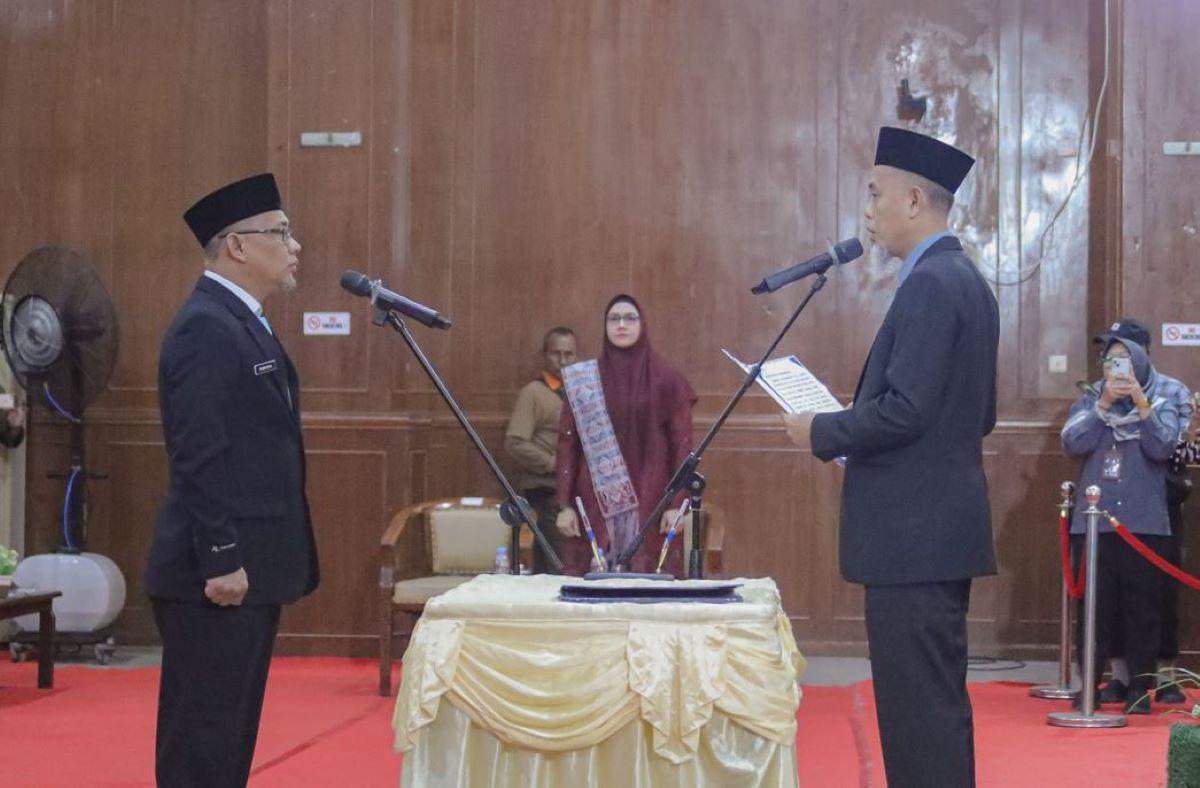 Wali-Kota-Dumai-Paisal-resmi-melantik-Fahmi-Rizal.jpg