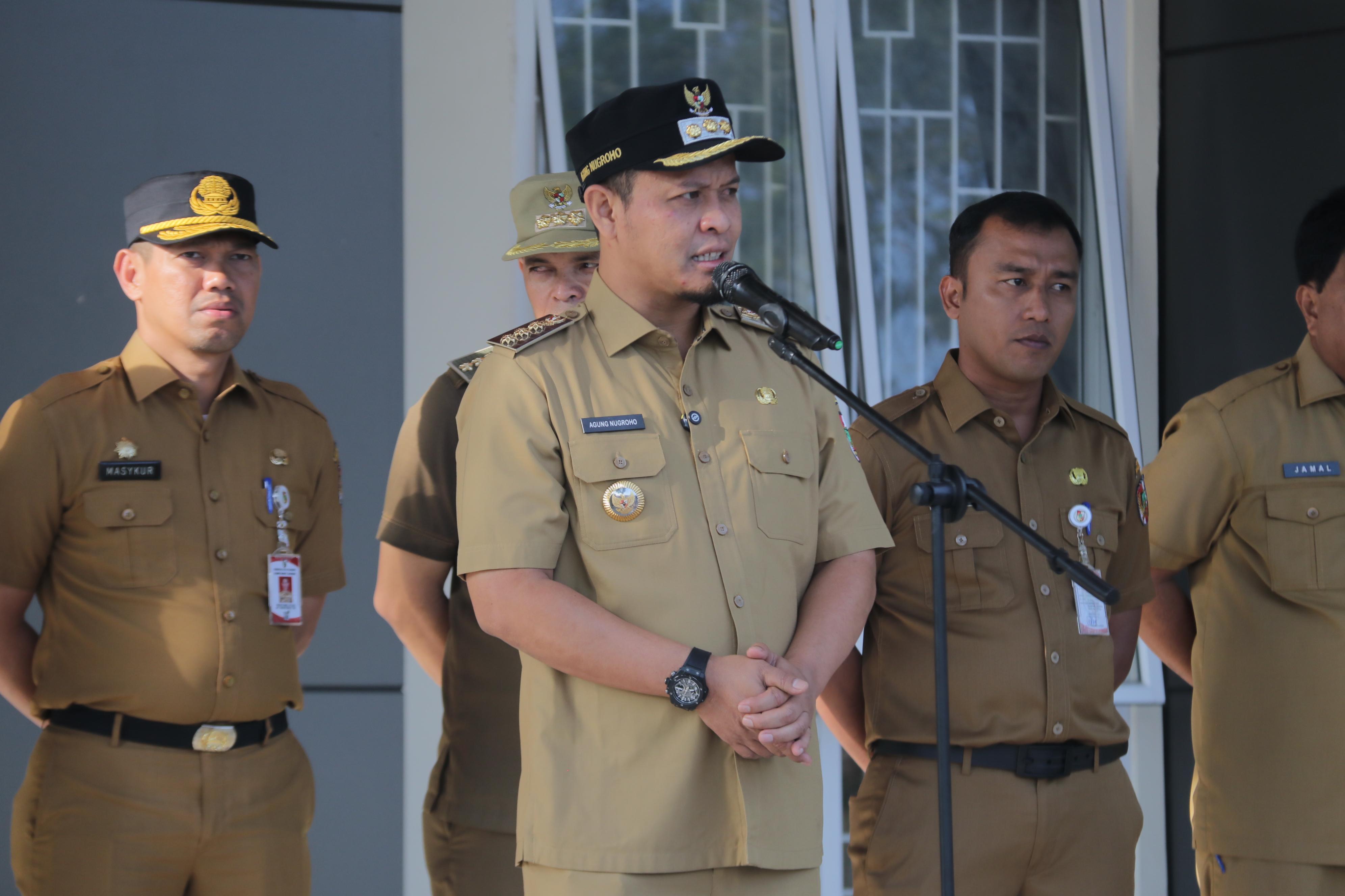 Wali-Kota-Pekanbaru-Agung-Nugroho-foto-baju-resmi.jpg