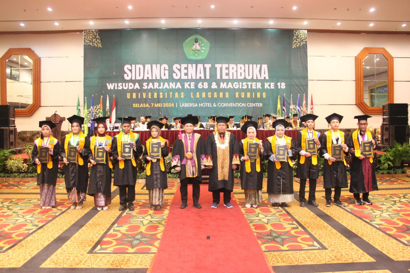 Rektor Prof Junaidi Pimpin Wisuda ke-68, Sebut Unilak Mendapat Kepercayaan Masyarakat