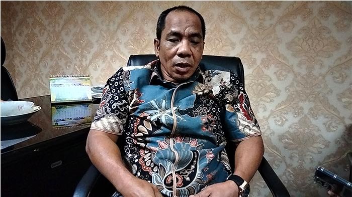Abdul Kasim Minta Disdik Riau Larang Sekolah Jual Seragam, Orang Tua Diminta Bebas Memilih - Tribunpekanbaru.com
