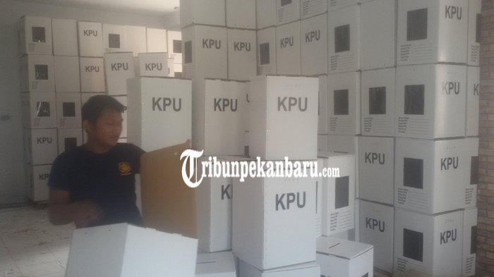 Ada 18 KOTAK SUARA Pemilu 2019 yang Rusak di KPU Pelalawan, Tidak Bisa Dirangkai