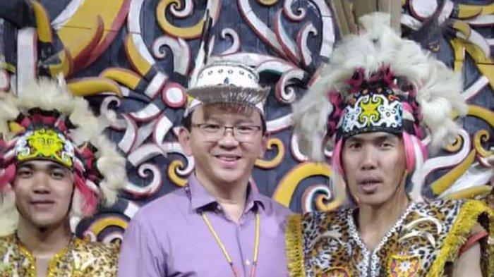 ahok-dapat-gelar-kehormatan-dari-suku-dayak.jpg