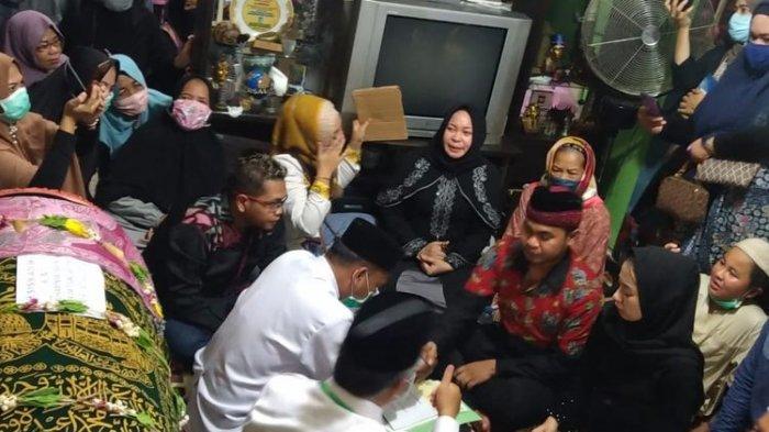 Di Depan Jasad Ayah, Sepasang Mempelai Gelar Ijab Kabul, 'Mumpung Papa Masih Ada, Meski Cuma Jenazah