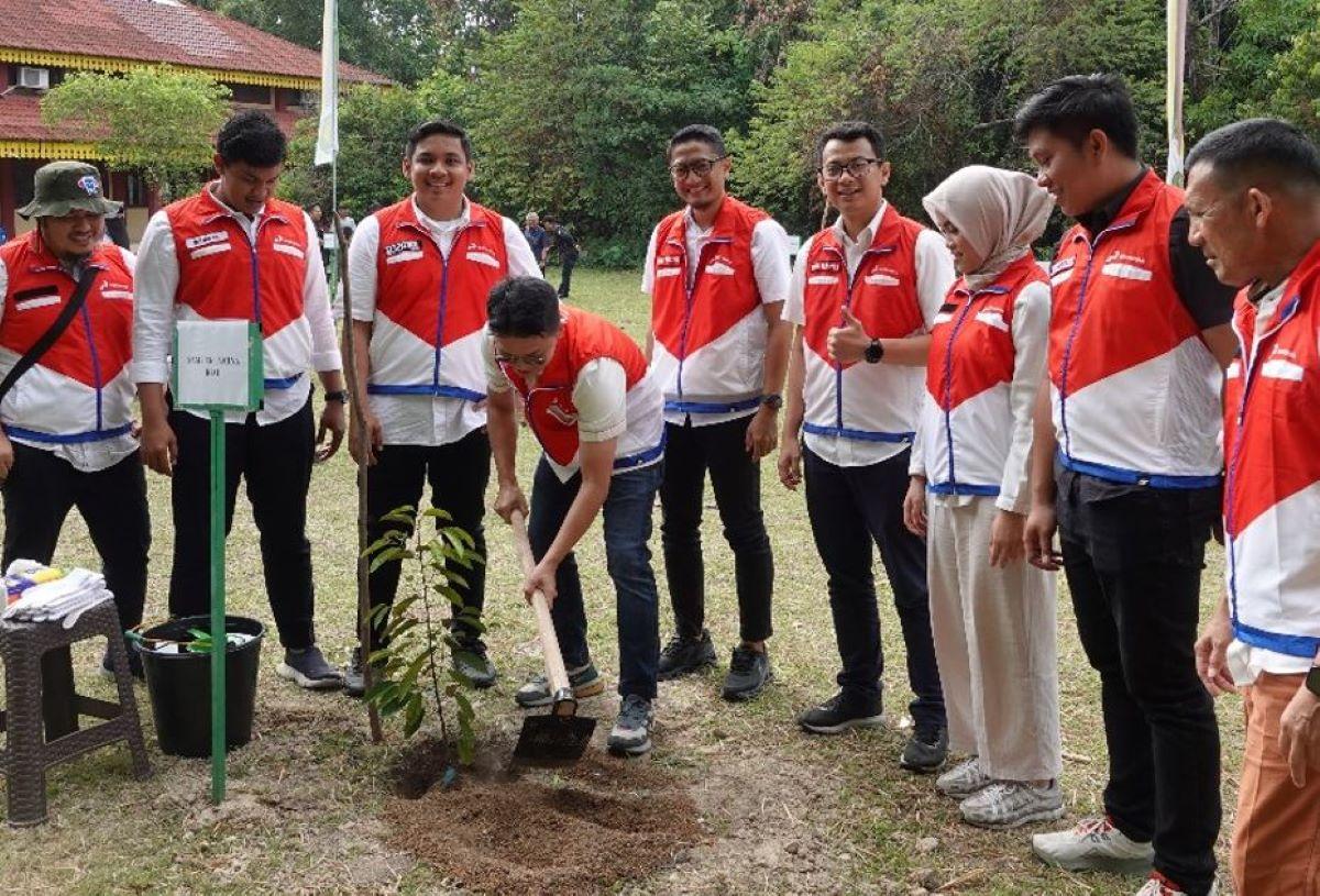 aksi-tanam-pohon-Unri.jpg