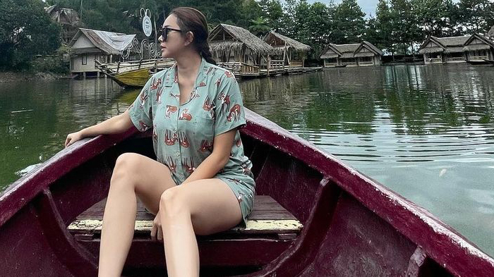 aura-kasih-pakai-baju-tidur-ngajak-naik-perahu-pulen-bikin-pria-rebutan.jpg