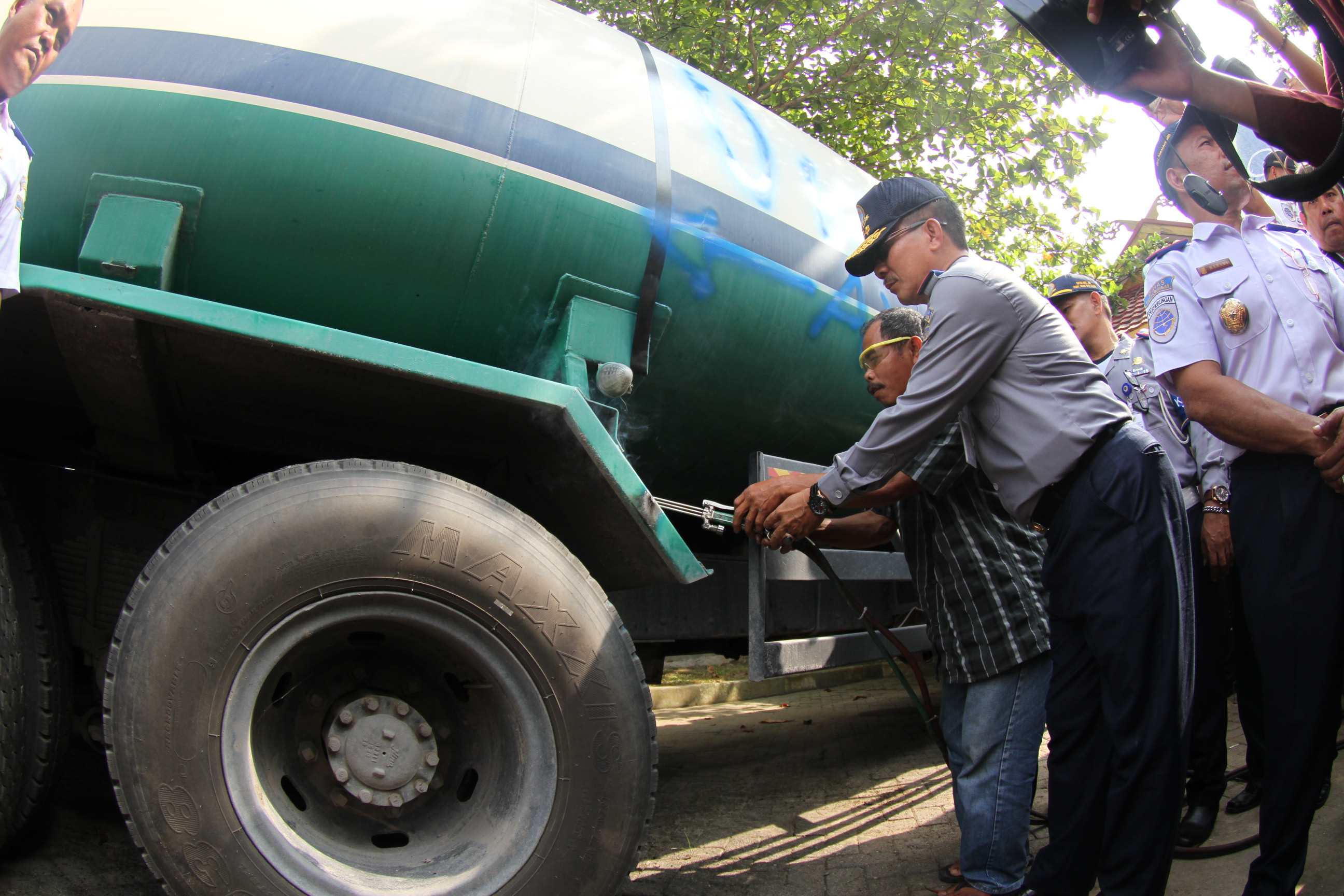 balai-pengelola-transportasi-darat-potong-truk-cpo-yang-dimodifikasi-dari-tractor-head-di-pekanbaru.jpg