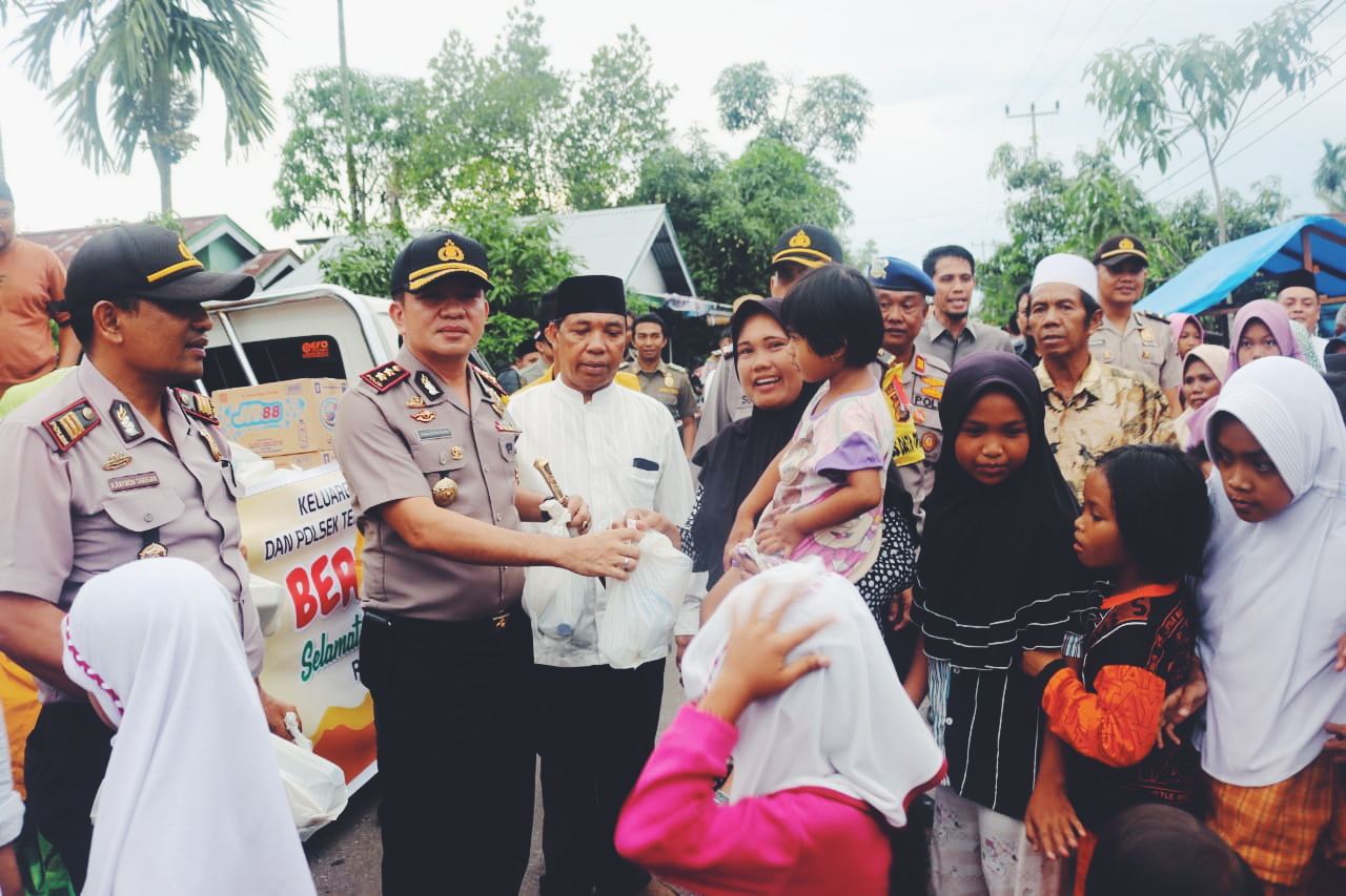 bantuan-takjil-polres-inhil-pemkab_20180523_175840.jpg