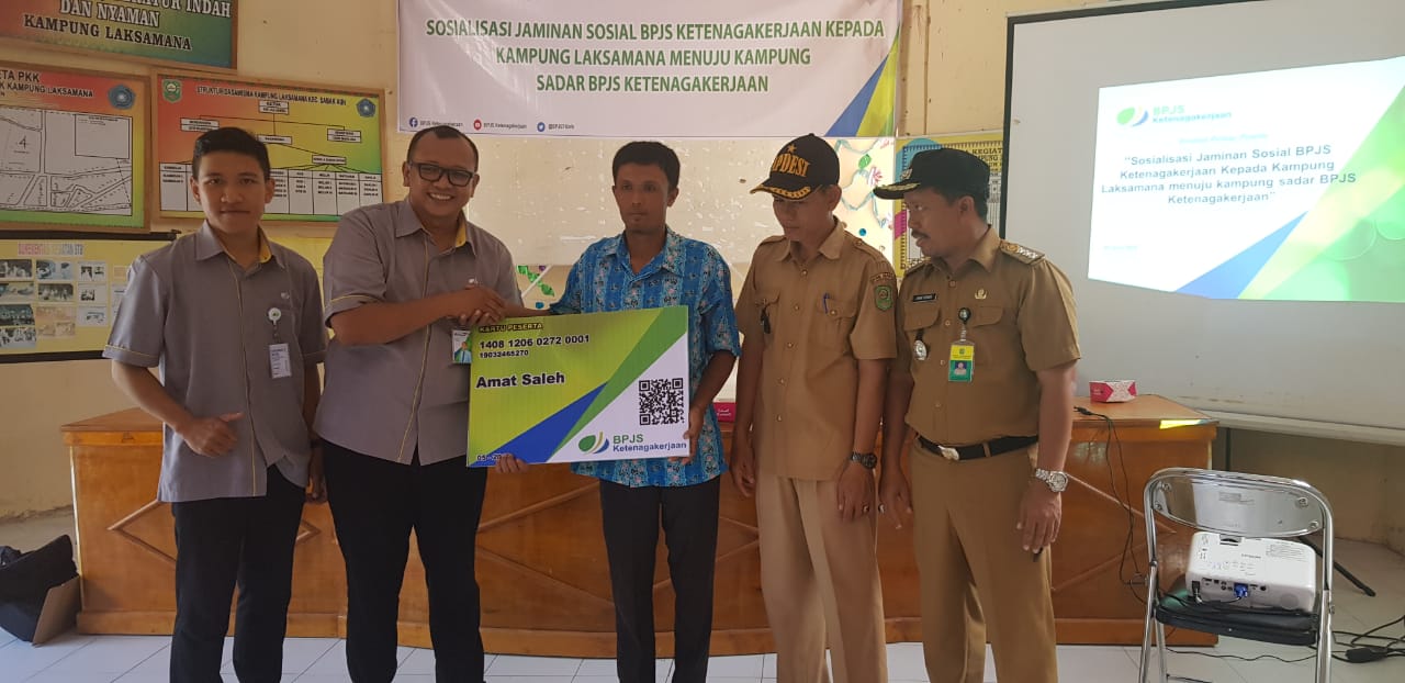bpjs-ketenagakerjaan-bagikan-kartu-peserta.jpg