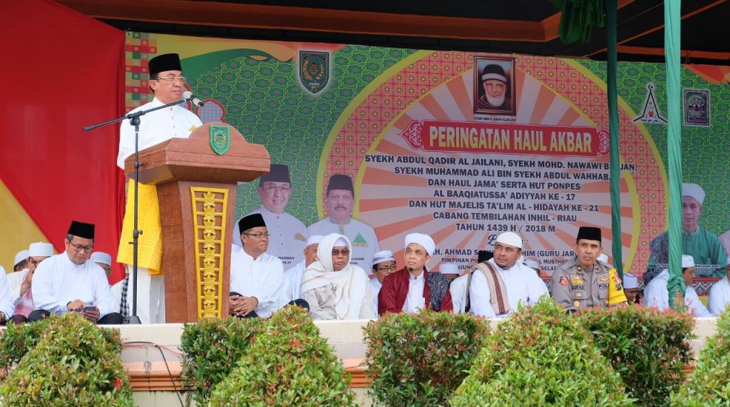bupati-inhil-hm-wardan-saat-menghadiri-acara-haul-akbar-syekh-abdul-qadir-al-jaelani_20180130_094147.jpg