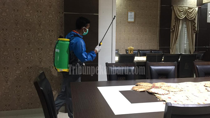 Bupati Kontak dengan Pasien Positif Corona, Kabag Humas Sebut Isu, Rumdin Disemprot Disinfektan