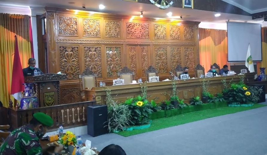 Bupati Kuansing Serahkan Ranperda Pertanggungjawaban Pelaksanaan APBD 2019