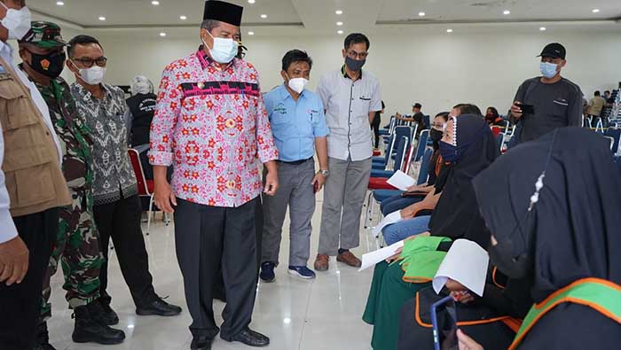 bupati-siak-tinjau-vaksinasi-di-ikpp.jpg
