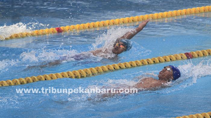 FOTO : Cabor Renang Riau Sumbang 18 Medali Emas di Porwil Sumatera XI