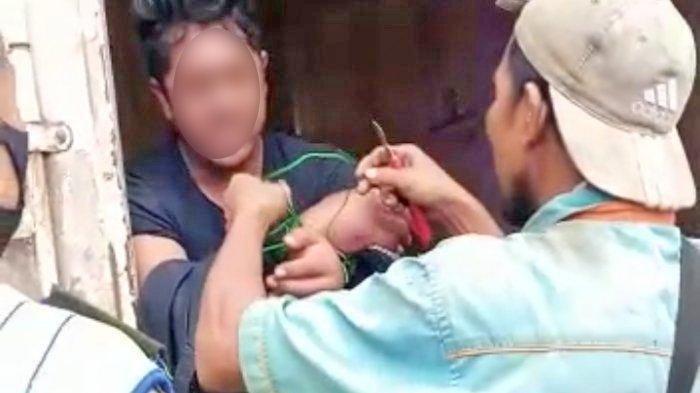 Nasib Apes Eka, Minum Air Radiator Untuk Bertahan Hidup, Disekap 13 Jam Dalam Kontainer