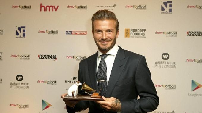 david-beckham-mendapat-trofi-legend-of-football_20150904_164509.jpg