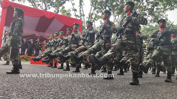 defile-hut-tni-ke78.jpg<pf>defile-hut-tni-2023.jpg<pf>defile-alusista-hut-tni.jpg<pf>defile-alusista-hut-tni-pku.jpg