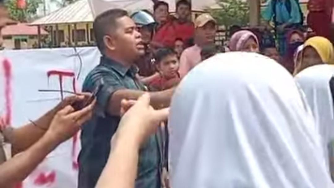 demo-di-SD-Negeri-Tarai-Bangun-Kecamatan-Tambang.jpg